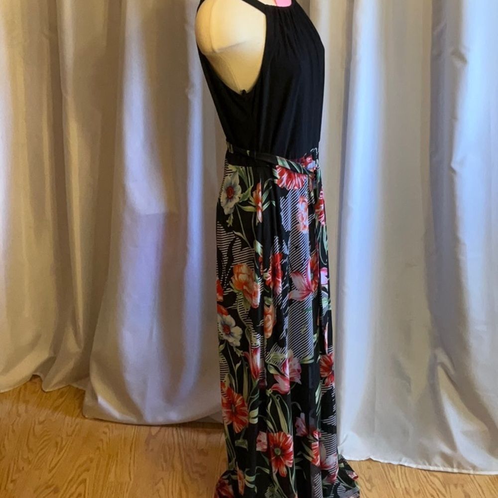 Maxi dress with halter style top, boldly flower skirt matching belt size 10 - Picture 6 of 12